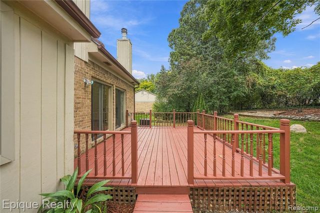 33033 Walnut Lane, Farmington Hills, MI 48334
