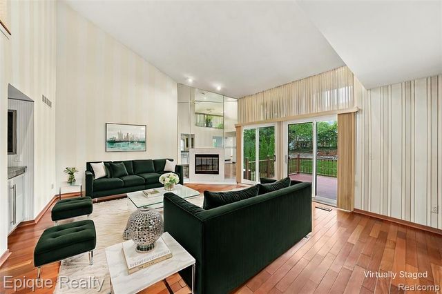 33033 Walnut Lane, Farmington Hills, MI 48334