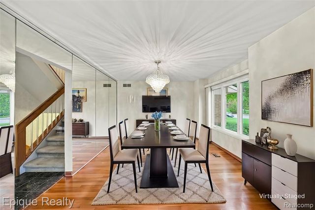 33033 Walnut Lane, Farmington Hills, MI 48334