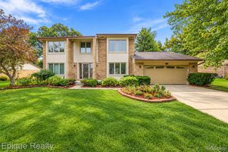 33033 Walnut Lane, Farmington Hills, MI 48334