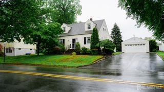 33 Lancaster Road, Colonia, NJ 07067