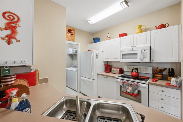 5122 NORTHRIDGE ROAD 210, Sarasota, FL 34238