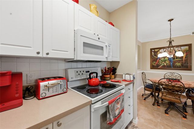 5122 NORTHRIDGE ROAD 210, Sarasota, FL 34238