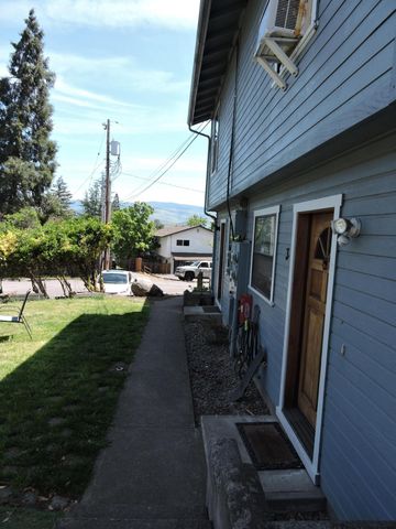 67 Woolen Way, Ashland, OR 97520