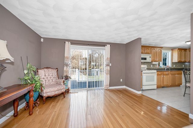 15 Meadow Drive, Lowell, MA 01854