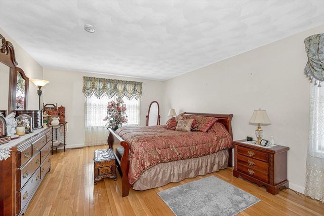 15 Meadow Drive, Lowell, MA 01854