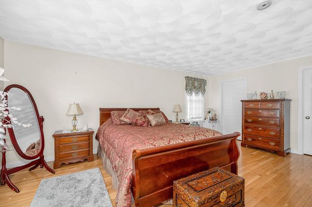 15 Meadow Drive, Lowell, MA 01854