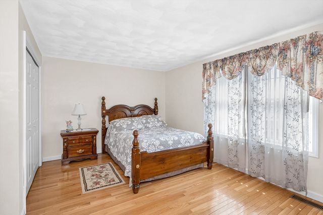 15 Meadow Drive, Lowell, MA 01854