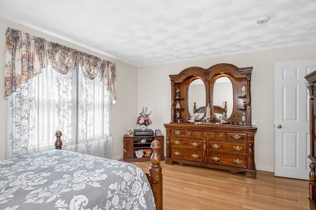 15 Meadow Drive, Lowell, MA 01854