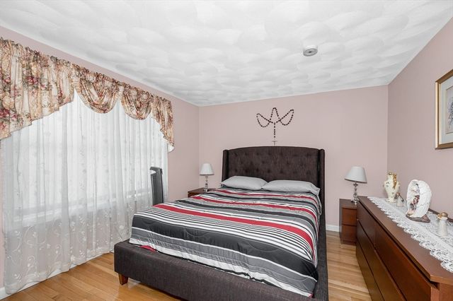 15 Meadow Drive, Lowell, MA 01854