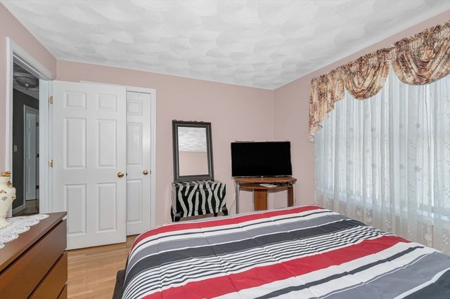 15 Meadow Drive, Lowell, MA 01854