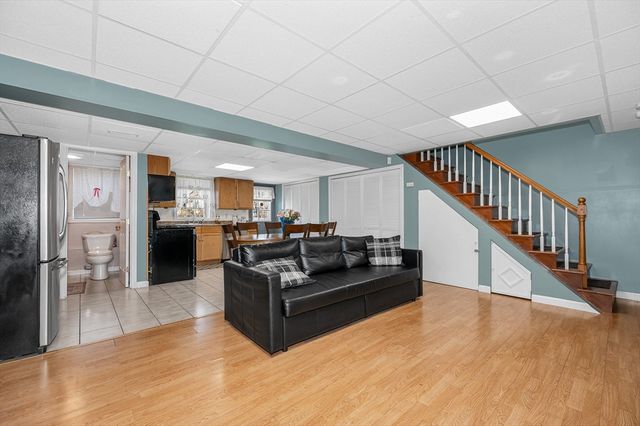 15 Meadow Drive, Lowell, MA 01854