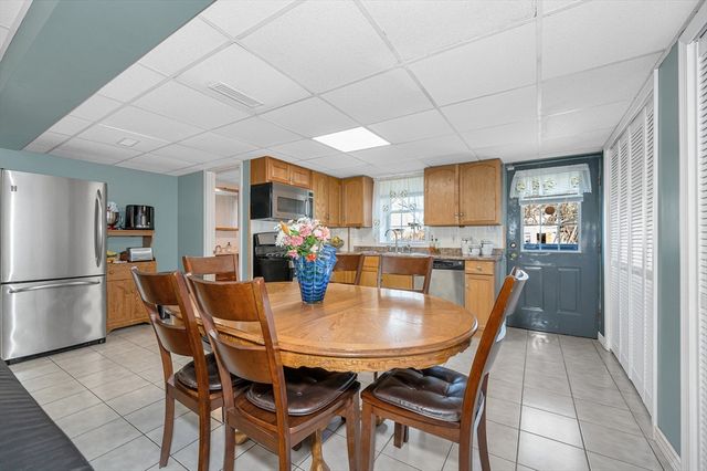 15 Meadow Drive, Lowell, MA 01854