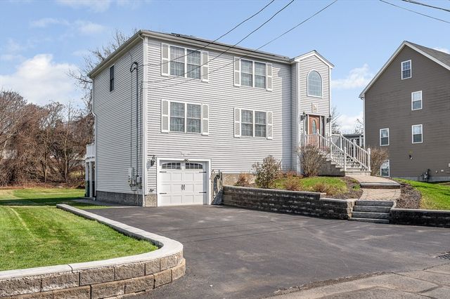 15 Meadow Drive, Lowell, MA 01854