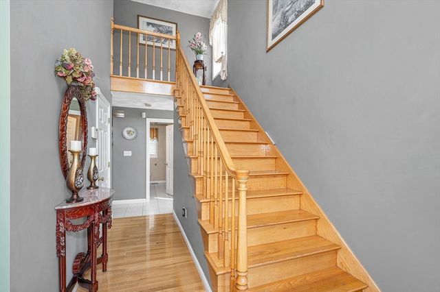 15 Meadow Drive, Lowell, MA 01854