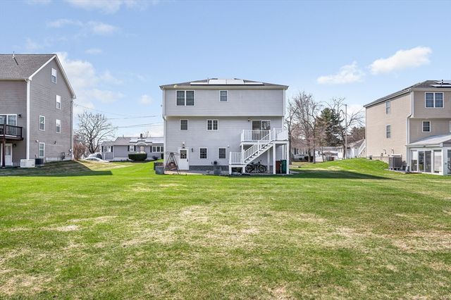 15 Meadow Drive, Lowell, MA 01854