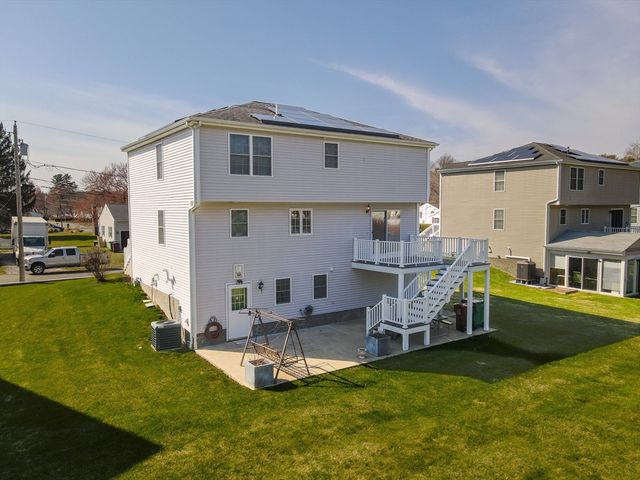 15 Meadow Drive, Lowell, MA 01854