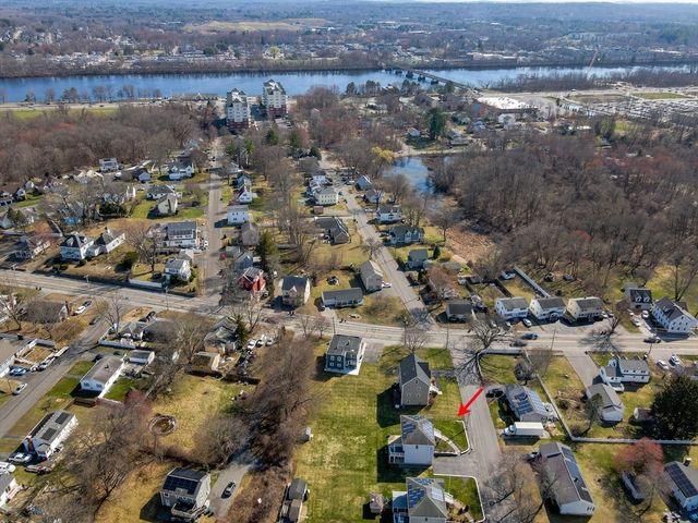 15 Meadow Drive, Lowell, MA 01854