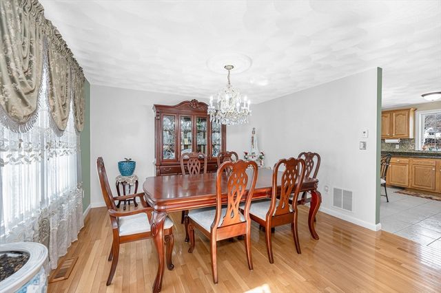 15 Meadow Drive, Lowell, MA 01854