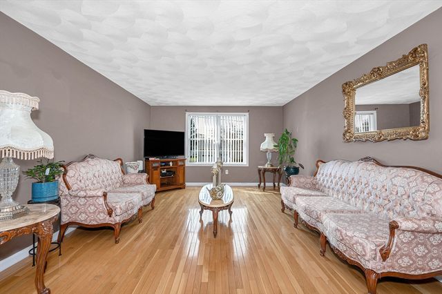 15 Meadow Drive, Lowell, MA 01854