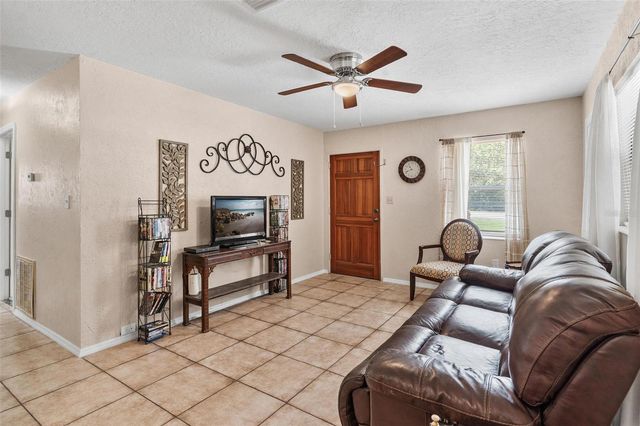 501 POINSETTIA AVENUE, Fruitland Park, FL 34731