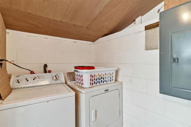 501 POINSETTIA AVENUE, Fruitland Park, FL 34731