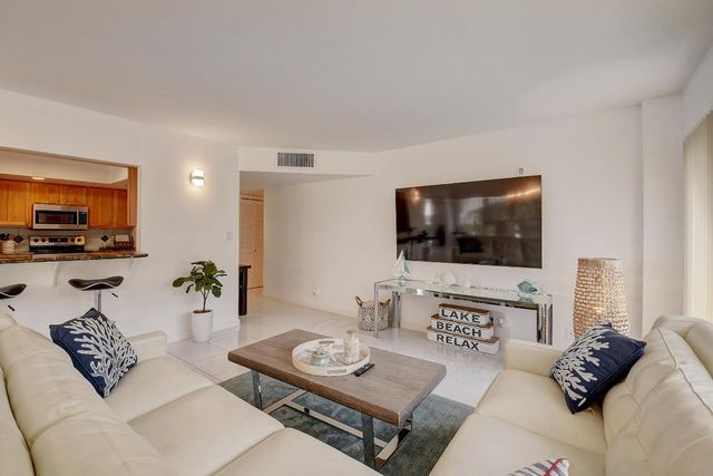 2066 N Ocean Boulevard 2nw, Boca Raton, FL 33431