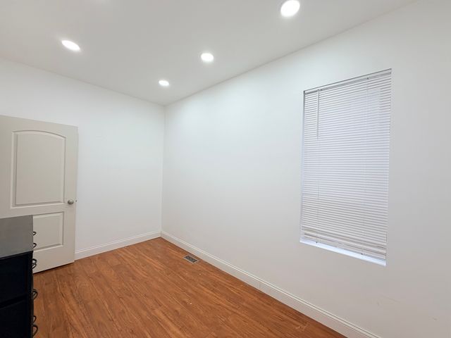 3206 S Lowe Avenue, Chicago, IL 60616