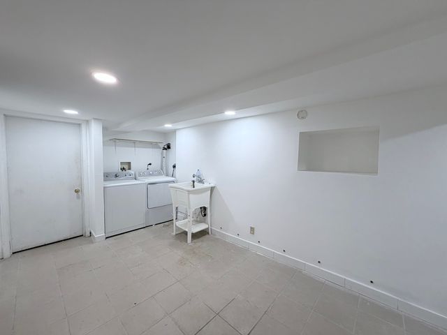 3206 S Lowe Avenue, Chicago, IL 60616