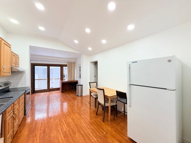 3206 S Lowe Avenue, Chicago, IL 60616