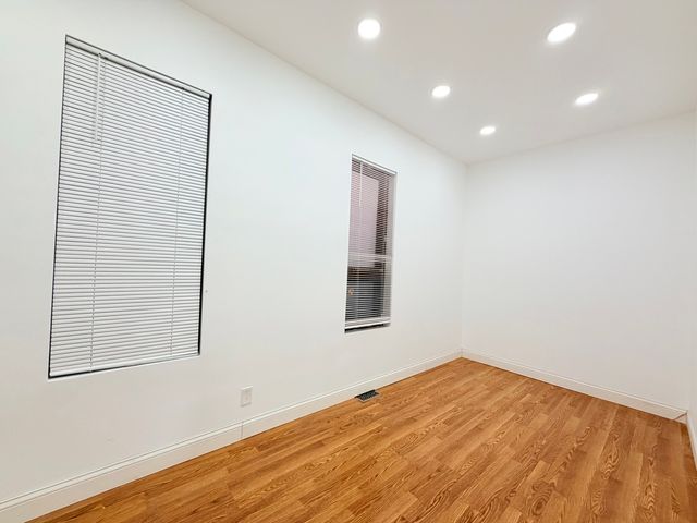 3206 S Lowe Avenue, Chicago, IL 60616