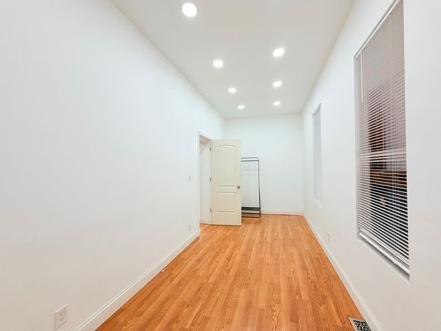 3206 S Lowe Avenue, Chicago, IL 60616