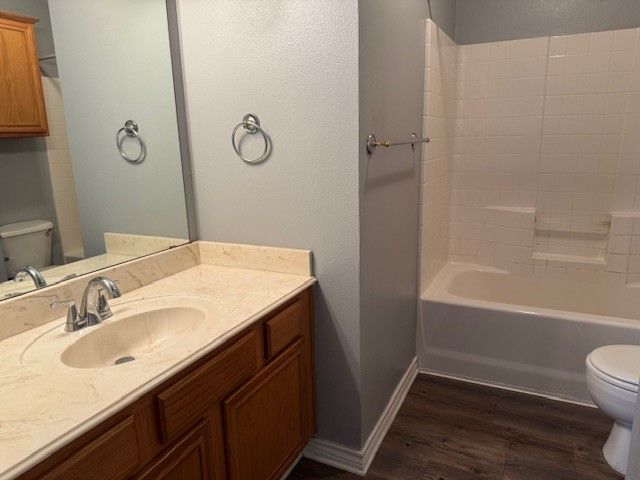 105 Cobblestone Drive W, Red Oak, TX 75154