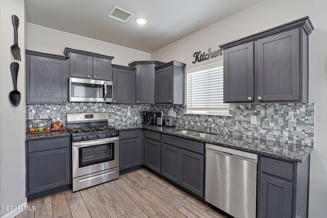 6056 Cinnamon Park Street, Santa Teresa, NM 88008