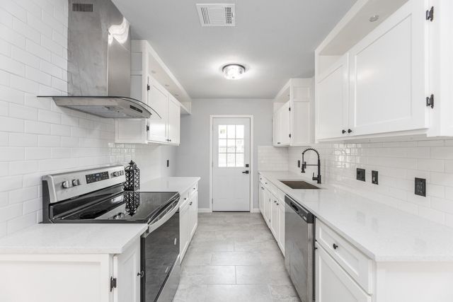 1109 E Columbia Lane, Deer Park, TX 77536