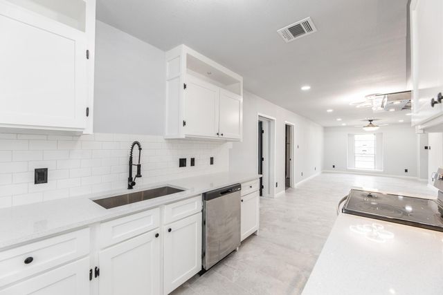 1109 E Columbia Lane, Deer Park, TX 77536