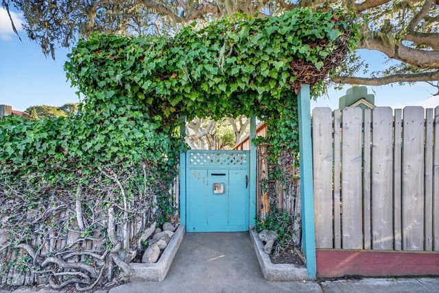 421 Eardley Avenue, Pacific Grove, CA 93950