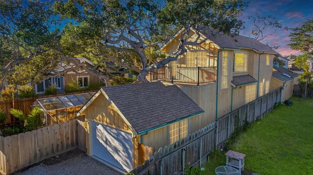 421 Eardley Avenue, Pacific Grove, CA 93950