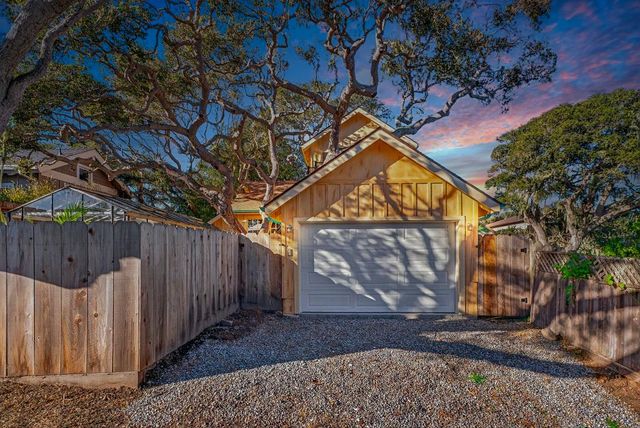 421 Eardley Avenue, Pacific Grove, CA 93950