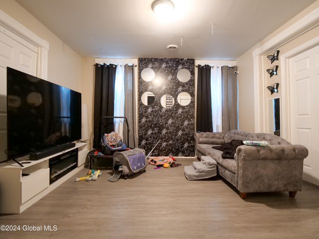 3236 6th Avenue, Troy, NY 12180