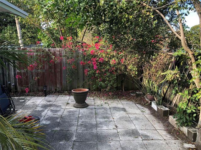 812 NE 15 Avenue, Fort Lauderdale, FL 33304