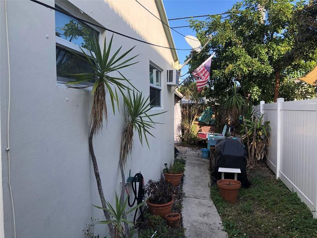 812 NE 15 Avenue, Fort Lauderdale, FL 33304