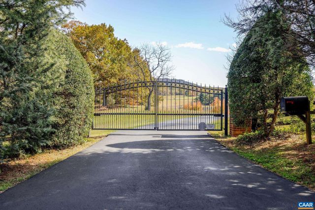 3365 STONY POINT RD, Charlottesville, VA 22911