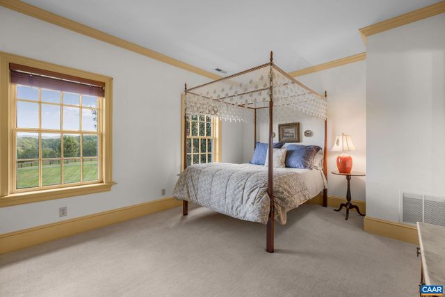 3365 STONY POINT RD, Charlottesville, VA 22911