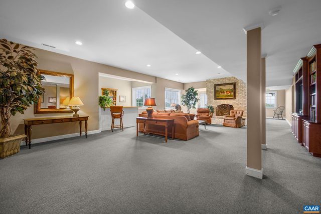 3365 STONY POINT RD, Charlottesville, VA 22911