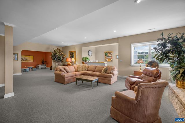 3365 STONY POINT RD, Charlottesville, VA 22911