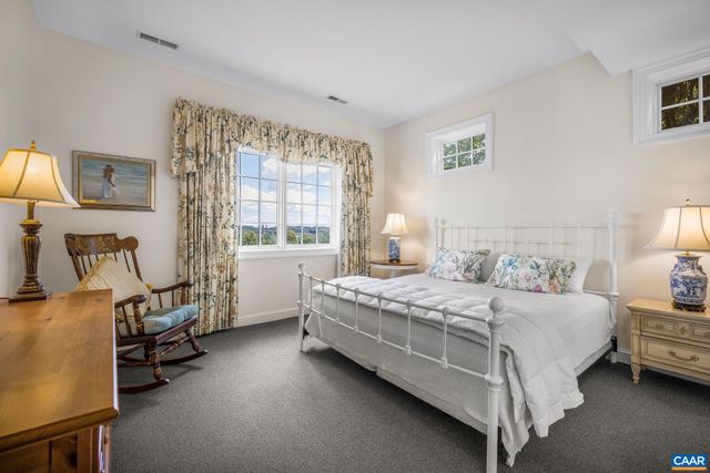 3365 STONY POINT RD, Charlottesville, VA 22911