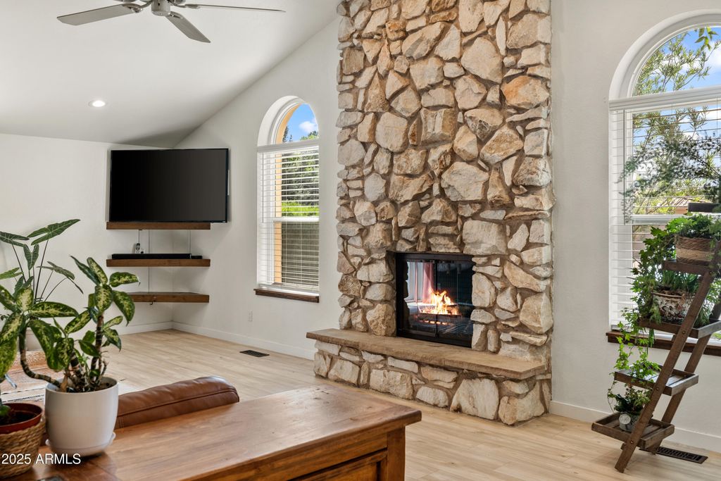 Image 16 of property listing at 25 Miner Circle, Sedona, AZ 86351
