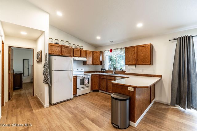 909 E 11TH AVE, Post Falls, ID 83854