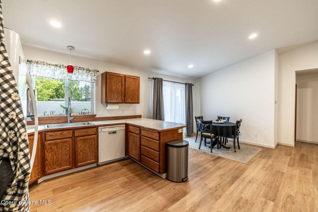 909 E 11TH AVE, Post Falls, ID 83854